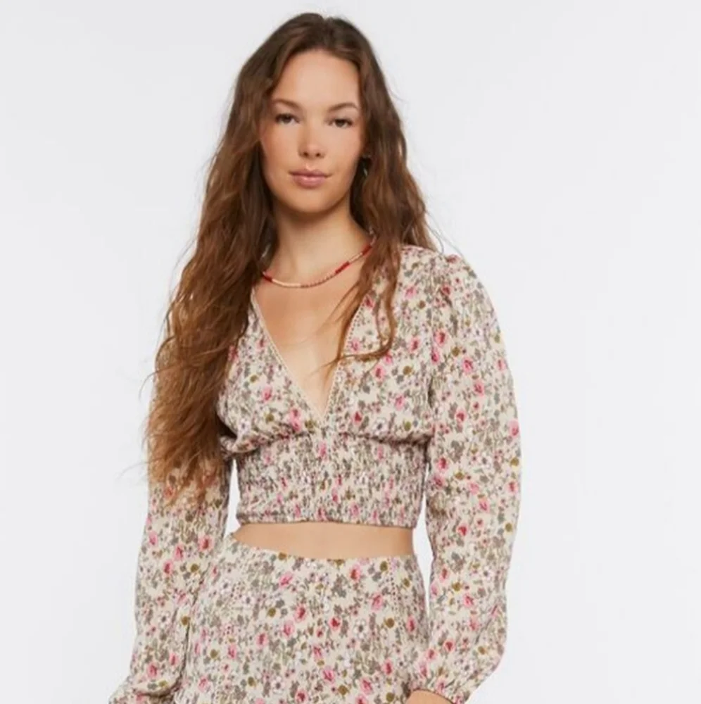 Forever 21 Floral Print Crop Top Sz. M - Picture 7 of 7